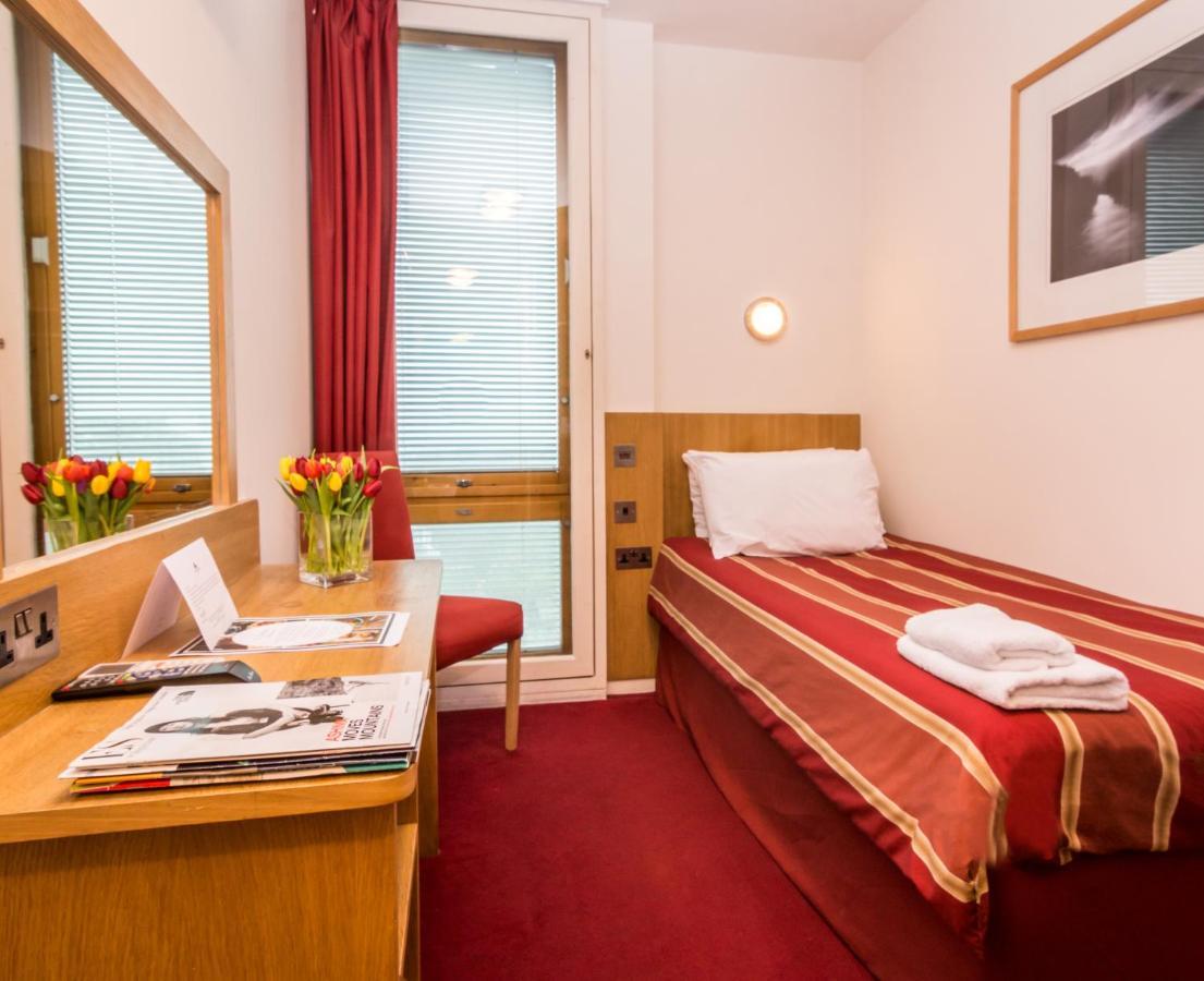 St Giles Heathrow - A St Giles Hotel Feltham Екстер'єр фото