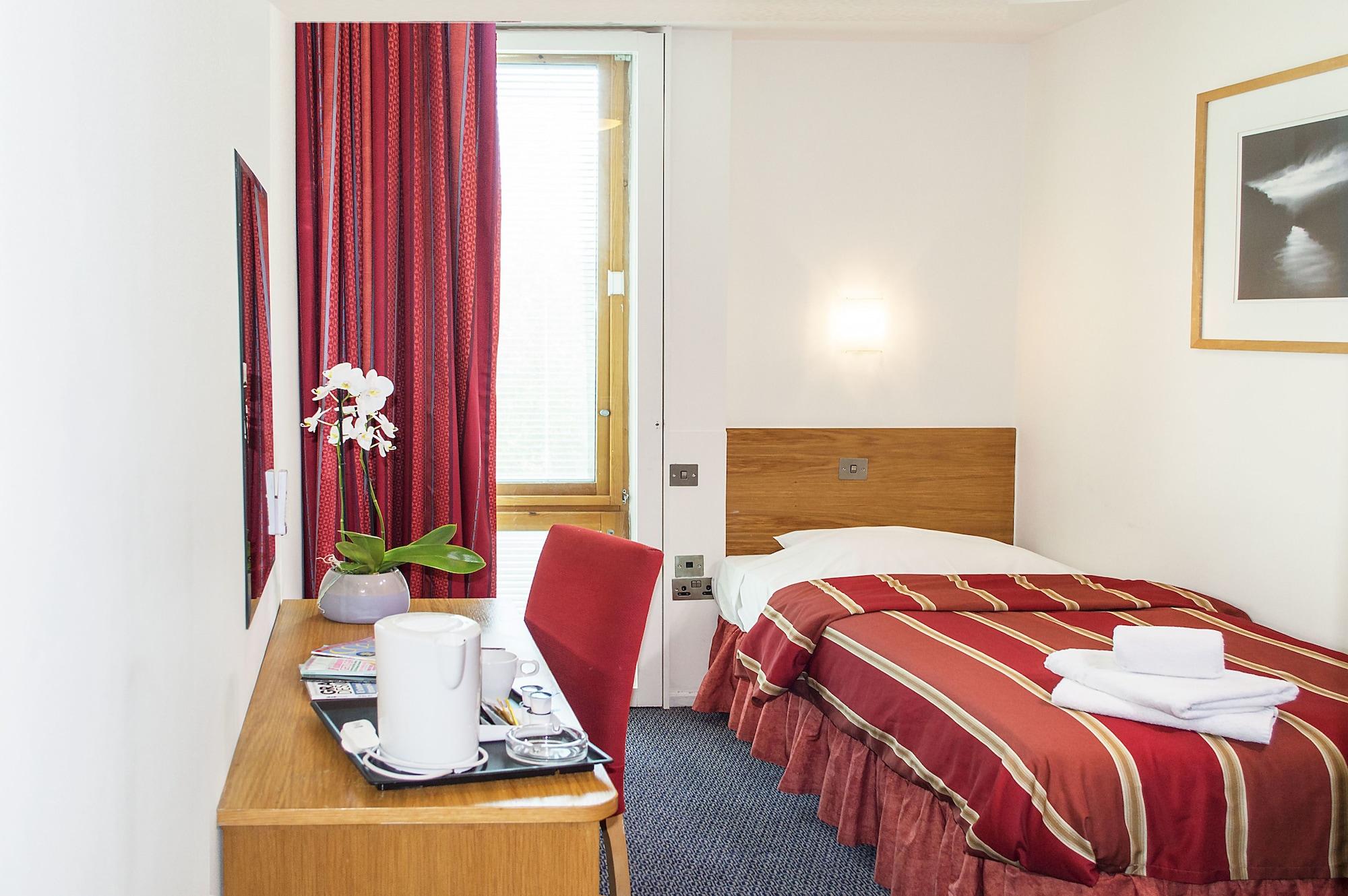 St Giles Heathrow - A St Giles Hotel Feltham Екстер'єр фото
