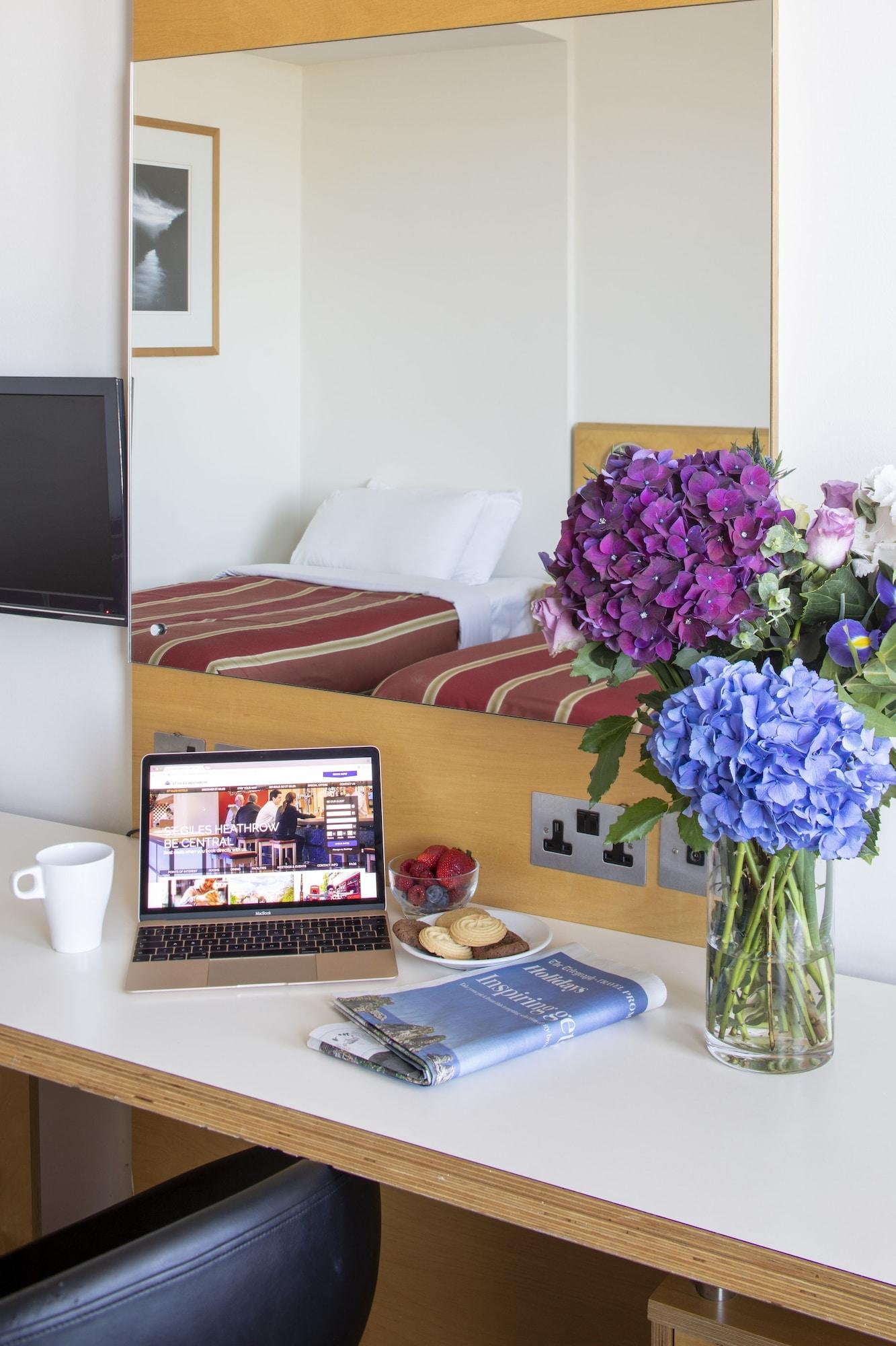 St Giles Heathrow - A St Giles Hotel Feltham Екстер'єр фото