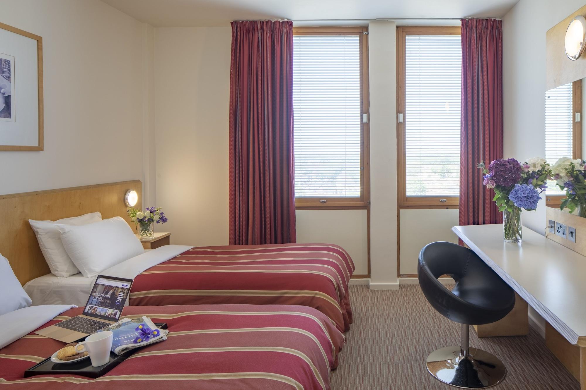 St Giles Heathrow - A St Giles Hotel Feltham Екстер'єр фото