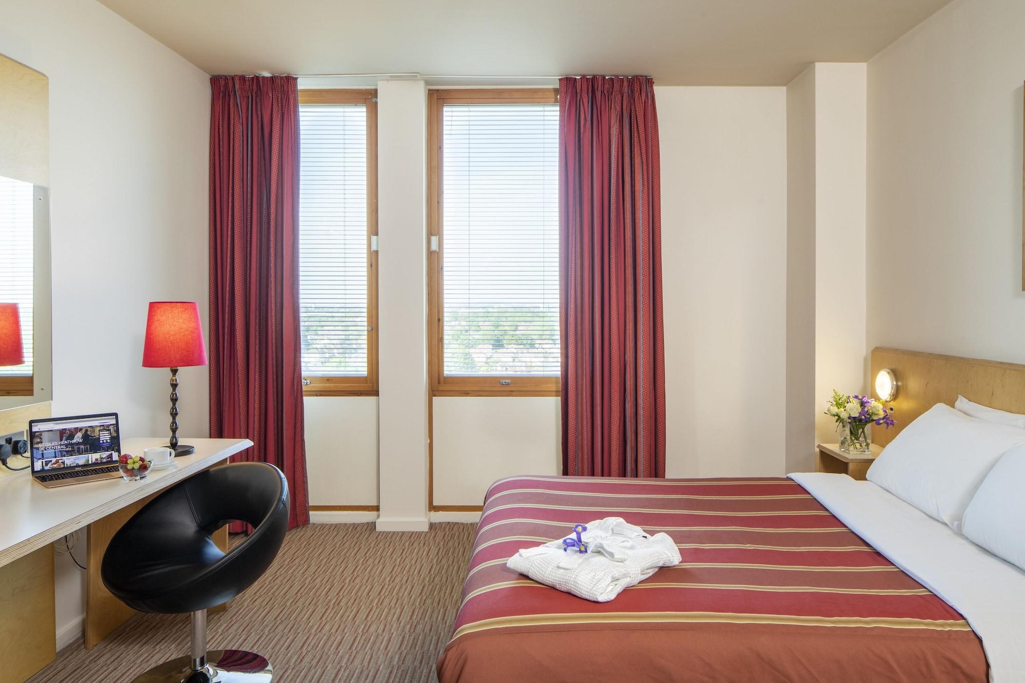 St Giles Heathrow - A St Giles Hotel Feltham Екстер'єр фото