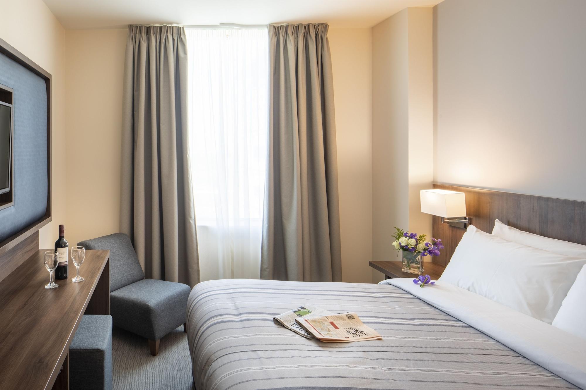 St Giles Heathrow - A St Giles Hotel Feltham Екстер'єр фото