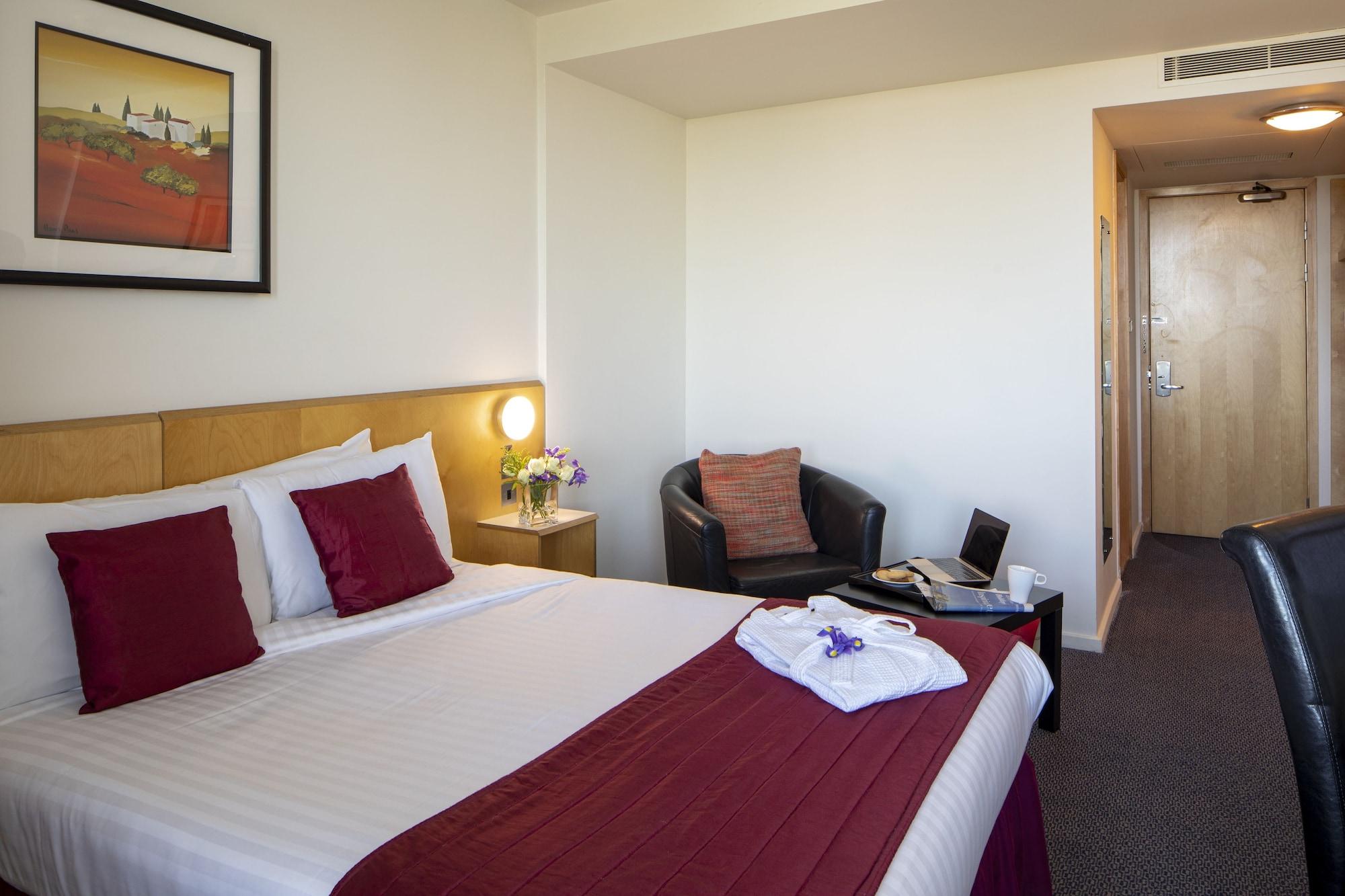 St Giles Heathrow - A St Giles Hotel Feltham Екстер'єр фото