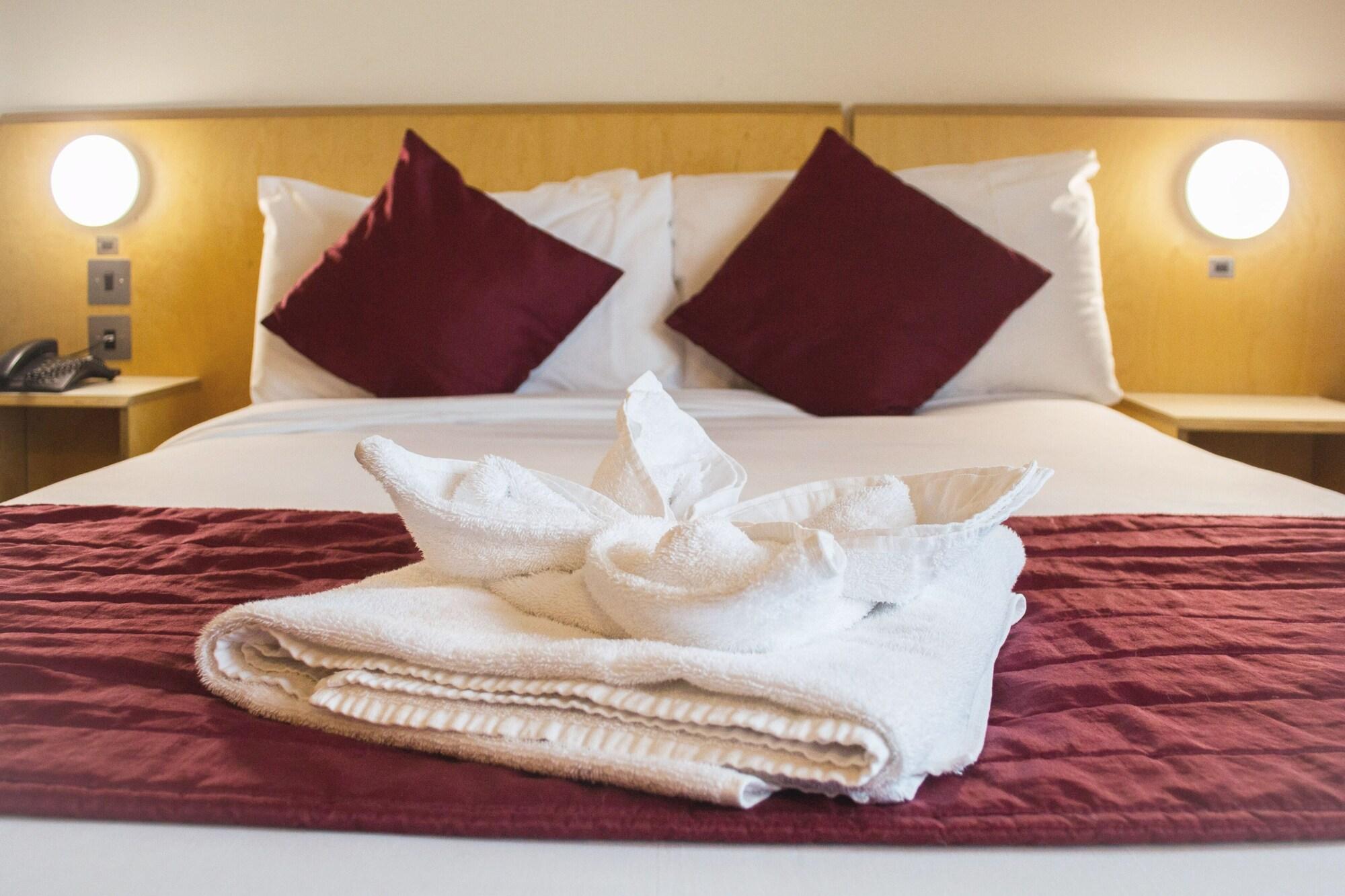 St Giles Heathrow - A St Giles Hotel Feltham Екстер'єр фото