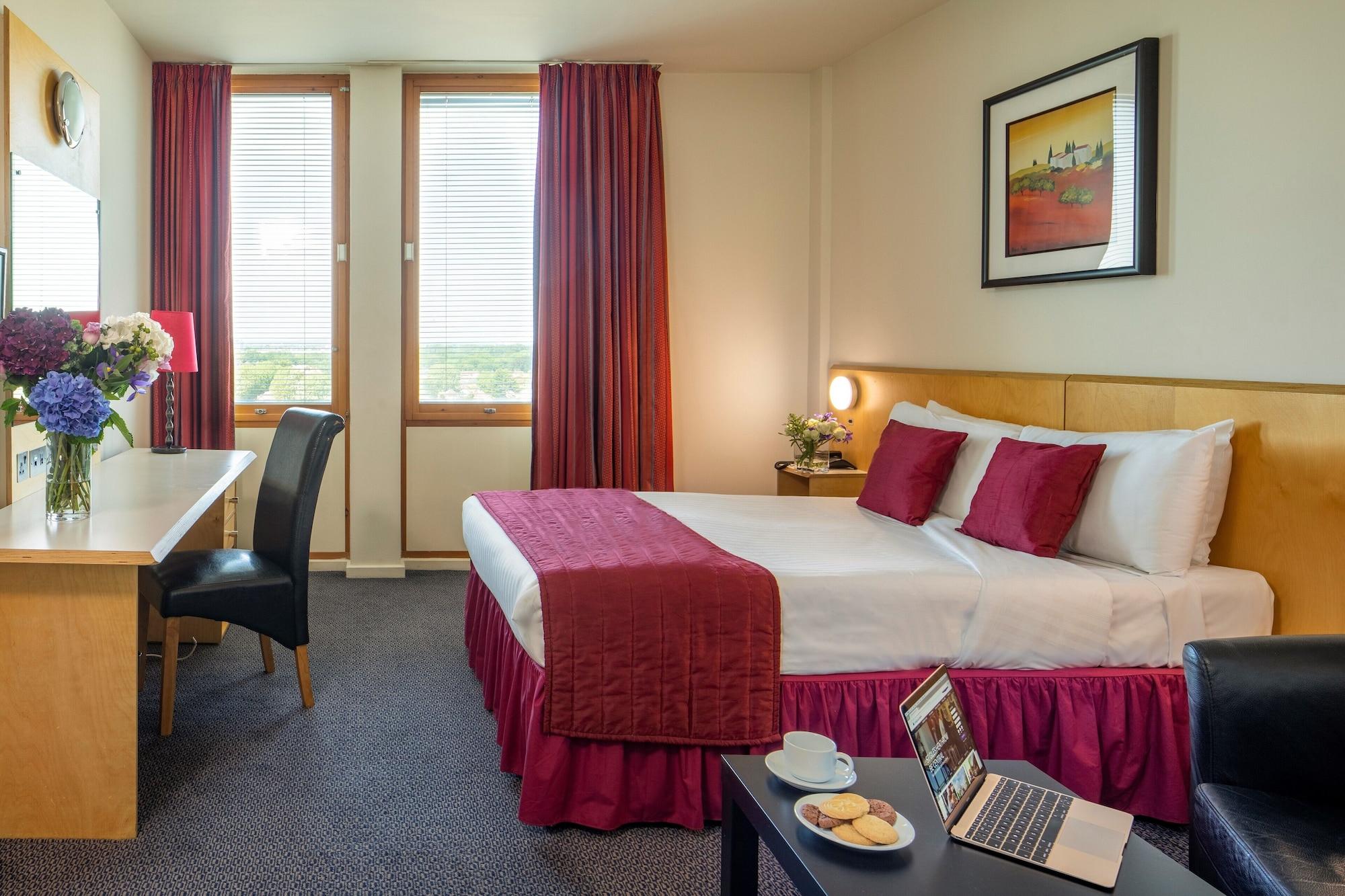 St Giles Heathrow - A St Giles Hotel Feltham Екстер'єр фото