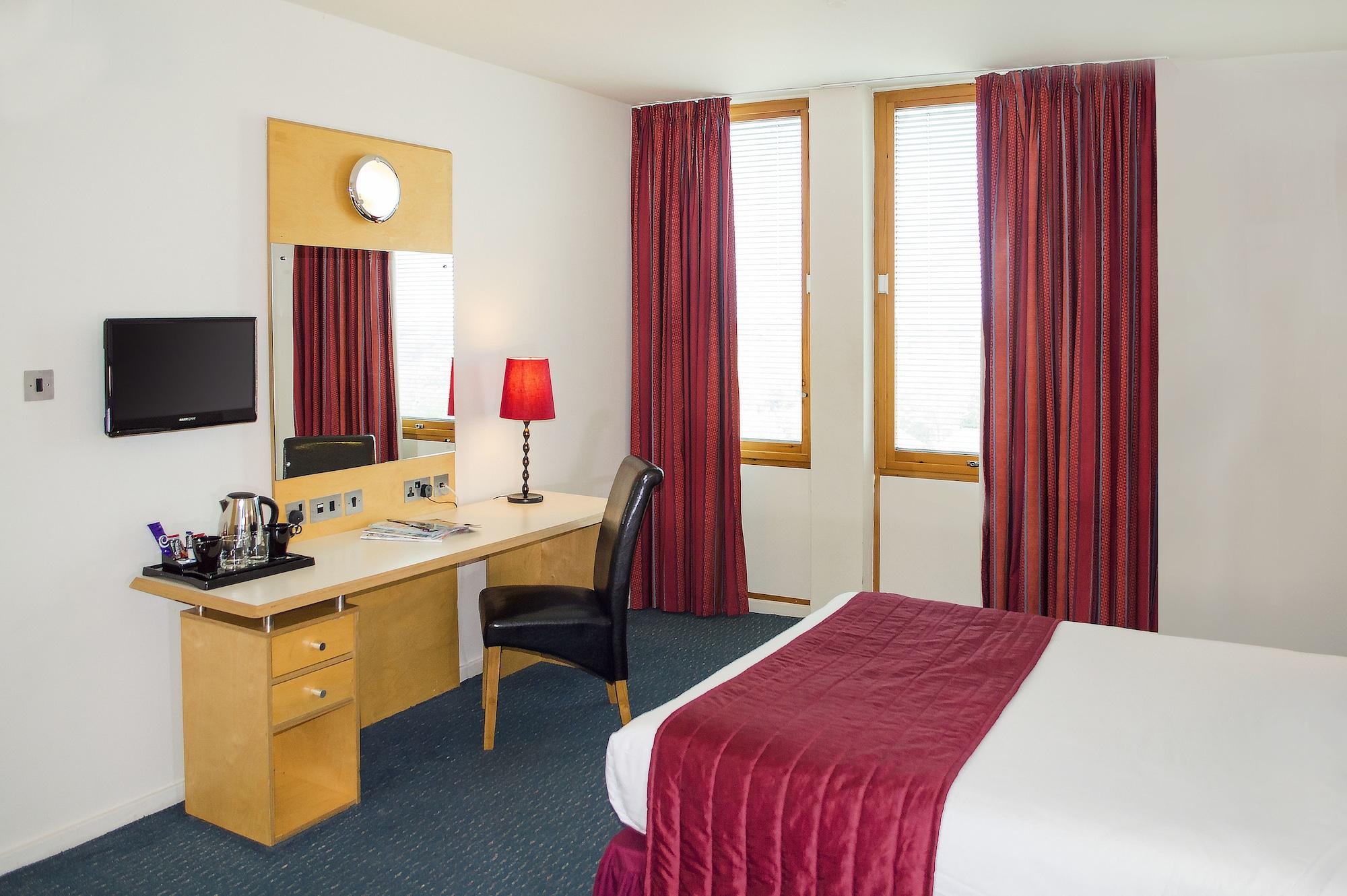 St Giles Heathrow - A St Giles Hotel Feltham Екстер'єр фото