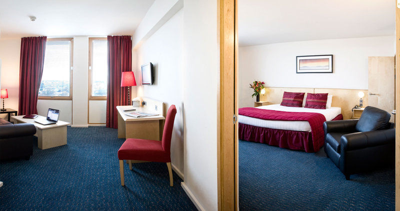St Giles Heathrow - A St Giles Hotel Feltham Екстер'єр фото