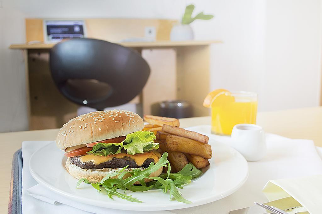 St Giles Heathrow - A St Giles Hotel Feltham Екстер'єр фото