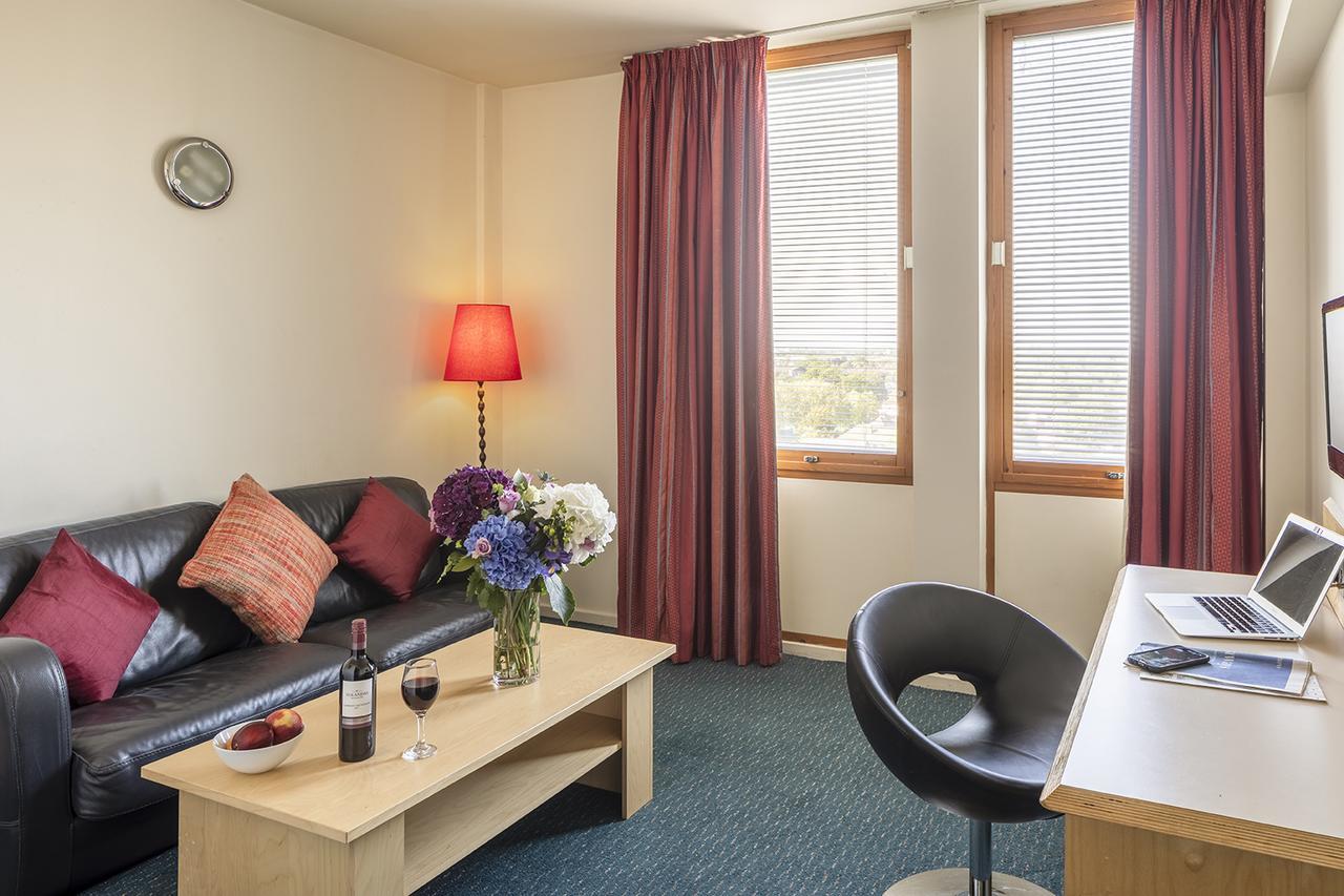 St Giles Heathrow - A St Giles Hotel Feltham Екстер'єр фото